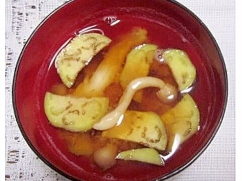 なすとしめじの味噌汁(昆布だし)